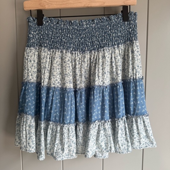 American Eagle Blue Floral Tiered Ruffle Mini Skirt Size Large - Picture 2 of 9